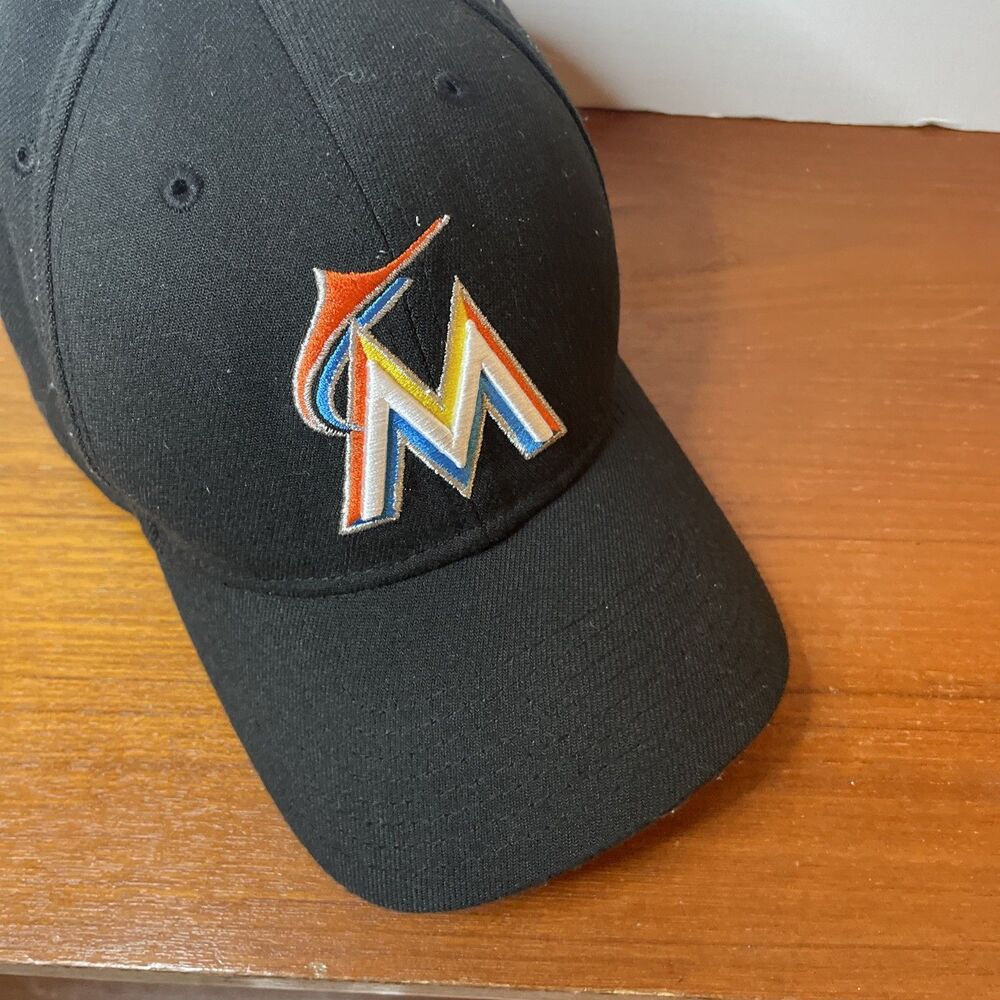 Marlins Miami Men’s Baseball Cap NE New Era 39Thirty Black Embroidered M-L